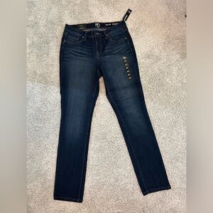 New Directions Straight Leg Jeans size 6PR NWT